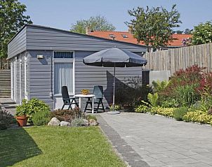 Zonnig terras van Hotelletje de Veerman, vakantieappartement op Vlieland, Waddeneilanden.