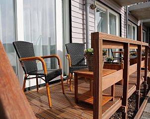 Balkon met zitje bij Hotelletje de Veerman, vakantieappartement in Vlieland, Waddeneilanden.