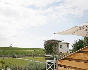 Uitzicht op de groene omgeving van Het Vlielandhotel, vakantieappartement op Vlieland.