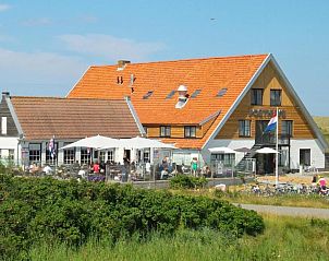 Hotel Posthuys Vlieland, Oost, vakantieappartement met terras en fietsenstalling op Waddeneilanden.