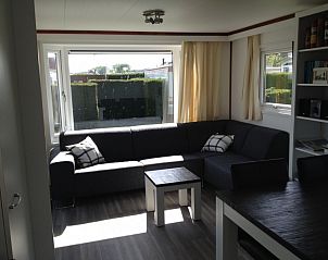 Gezellige woonkamer in Zeeschuimer chalet, Halfweg, Terschelling.