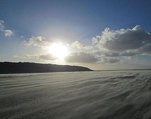Regenboog boven zee bij Amelander Kaap Appartement 112, Hollum, Ameland.