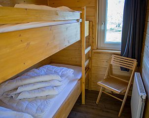 Knusse slaapkamer met stapelbed in Finse bungalow 6 personen, Hee, Terschelling. Ideaal voor een gezinsvakantie.