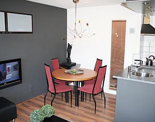 Essecke im Apartment APHRODITE, Hollum, Ameland, mit moderner Kche und gemtlicher Atmosphre.