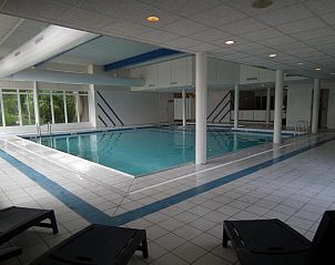 Binnenzwembad in vakantieverblijf Hollumerstrand, Hollum, Ameland, ideaal voor ontspanning en recreatie.