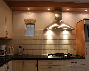 Keukenhoek in Appartementenboerderij de Hek Oost, Hoorn, Terschelling met moderne voorzieningen.