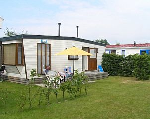 Vacation home De Stern in Hoorn, Terschelling, with inviting terrace and nature, perfect for a quiet vacation on the Wadden Islands.