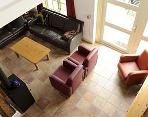 Bright living room of the Boerderij in Hoorn, Terschelling, with comfortable seating area for a relaxing stay.