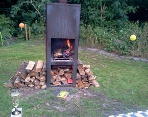 Auenkamin im Ferienhaus Oosterkooi in Hoorn, Terschelling, fr gemtliche Abende in der Natur.