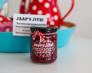 Genieen Sie lokale Kstlichkeiten in Casa Juan Carlos, Ferienhaus in Hoorn, Terschelling, mit handwerklich hergestellter Preiselbeersauce.