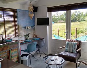 Gezellige binnenruimte van Beach House Terschelling met uitzicht op de natuur in Klein Hoorn, Waddeneilanden.