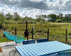 Terras van Beach House Terschelling met uitzicht op de natuur in Klein Hoorn, Waddeneilanden.