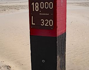 Rijkswaterstaat paal op het strand van Terschelling, dicht bij Vakantiehuis in Oosterend.