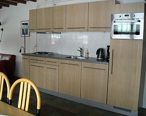 Modern kitchen in De Zicht apartment, ideal for cooking on Terschelling.