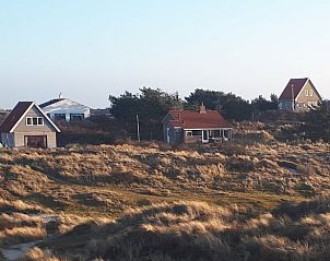 Huisje in West aan Zee, vakantiehuis op Terschelling in de duinen, biedt rustieke charme en prachtig uitzicht op de natuur van de Waddeneilanden.