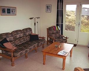 Comfortable sitting area in vacation home Pirola, Midsland aan Zee, for relaxation after a beach day.