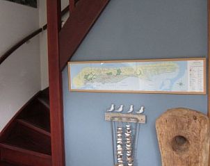 Attractive hall in Nij Jit vacation home, Midsland aan Zee Terschelling, with wooden staircase and decoration.