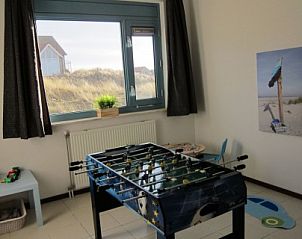 Playroom in Nij Jit vacation home, Midsland aan Zee Terschelling, with table soccer and view of dunes.