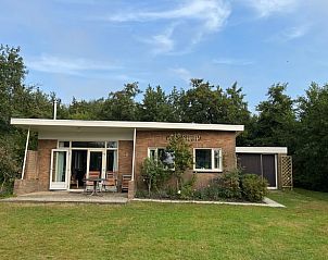 Vacation home in Midsland North on Terschelling with a spacious garden and terrace, ideal for a relaxing stay on the Wadden Islands.