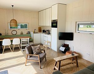 Keuken en eetruimte in vakantiehuis Kleine Walvis, Midsland Noord, Terschelling met stijlvolle inrichting.