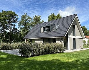 Vakantiehuis Schavuit in Midsland Noord, Terschelling met ruime tuin en moderne architectuur.