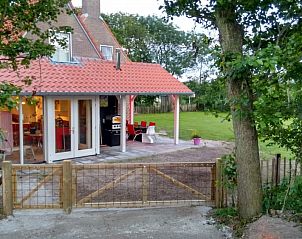 Charmant vakantiehuis WadsEb.com met een ruime tuin in Klein Hoorn, Terschelling, ideaal voor een ontspannen verblijf.