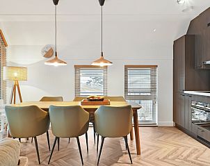 Gezellige zithoek met moderne inrichting in het 4-6L appartement, Terschelling.