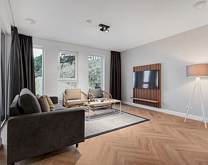 Stijlvolle badkamer met douche in het 4-persoons appartement 4C2, West-Terschelling, Terschelling, voor ultiem comfort.