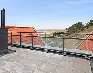 Dakterras van 6-persoons penthouse 6LP, West-Terschelling, Waddeneilanden met panoramisch uitzicht over de duinen.