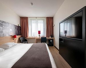 Stijlvolle kamer in Bastion Hotel Utrecht, met ruime bedden en moderne voorzieningen in het hart van Utrecht.