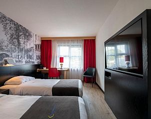 Ruime tweepersoonskamer in Bastion Hotel Utrecht, Utrecht, met modern interieur en faciliteiten.
