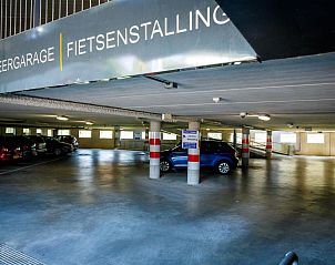 Ruime parkeergarage van Bastion Hotel Utrecht, Utrecht, met voldoende parkeergelegenheid.