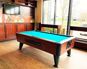 Biljartkamer in Bastion Hotel Utrecht, Utrecht, met ontspannende sfeer en sportieve mogelijkheden.