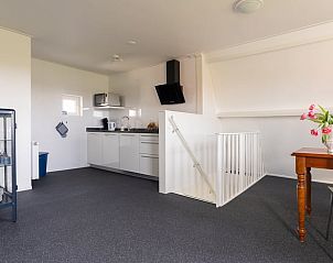 Moderne keuken in Vakantiehuis in Ballum, Ameland, compleet met apparatuur.