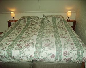 Gemtliches Schlafzimmer mit Doppelbett in elsbeth.op-ameland, Ballum, Ameland.