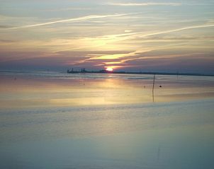 Atemberaubender Sonnenuntergang von elsbeth.op-ameland, Ballum, Wadden Islands.