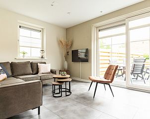 Stijlvolle woonkamer van Storm Ameland appartement in Ballum, Ameland.