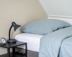 Knusse slaapkamer details in Storm Ameland vakantiehuis, Ballum, Ameland.