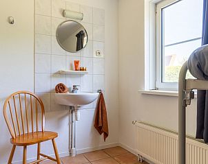 Waschbecken im Schlafzimmer des Ferienhauses Arcoz, Ballum, Ameland.