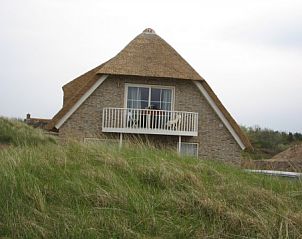 Quiet setting of Wervelwind vacation home in Nes, Ameland, with balcony for panoramic views of the Wadden Islands.