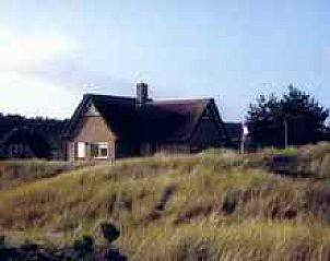 Cozy bungalow Markerwaard in Nes, Ameland, surrounded by dunes and nature, perfect for a relaxing stay on the Wadden Islands.