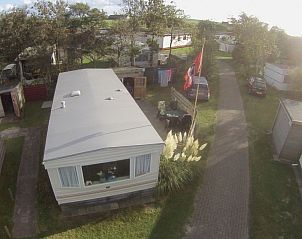 Luchtfoto van stacaravan De Hout in Buren, Ameland met ruime opzet.