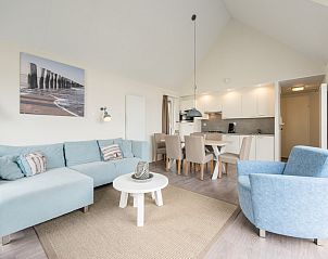 Ontspannen in de Vuurtorenlodge 6, een vakantiehuis in Hollum, Ameland, met een moderne woonkamer en open keuken op de Waddeneilanden.