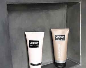 Detail van badkamerproducten in Vakantiehuisje in Hollum op Ameland, voor een luxe verblijf op de Waddeneilanden.