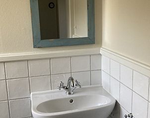 Stijlvolle badkamer in Beppe van Ameland vakantiehuis, Ameland.