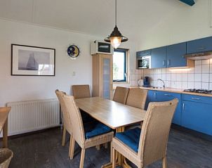 Eetruimte en keuken in BORNRIF COTTAGE 6, vakantiehuis op Ameland.