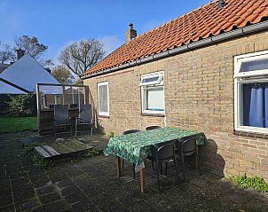 Moderne douche in vakantiehuis FR402, Hollum, Ameland, Waddeneilanden.