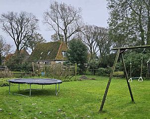Volledig uitgeruste keuken in vakantiehuis FR402, Hollum, Ameland, ideaal voor kookliefhebbers op de Waddeneilanden.