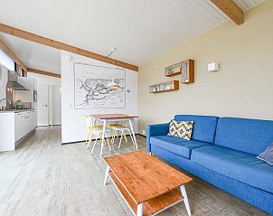 Ruime keuken in de vrijstaande woning in Hollum, Ameland, voorzien van moderne apparatuur voor een comfortabel verblijf.