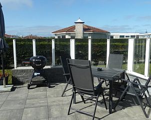 Sunny terrace with barbecue at Fairway vacation home in Hollum, Ameland, perfect for cozy evenings on the Wadden Islands.